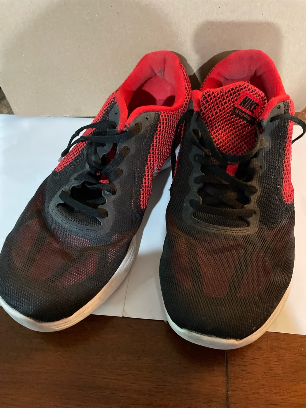 NIKE Mens Revolution 3 819300-600 Black/Red Running Shoes Size 9.5W Nice